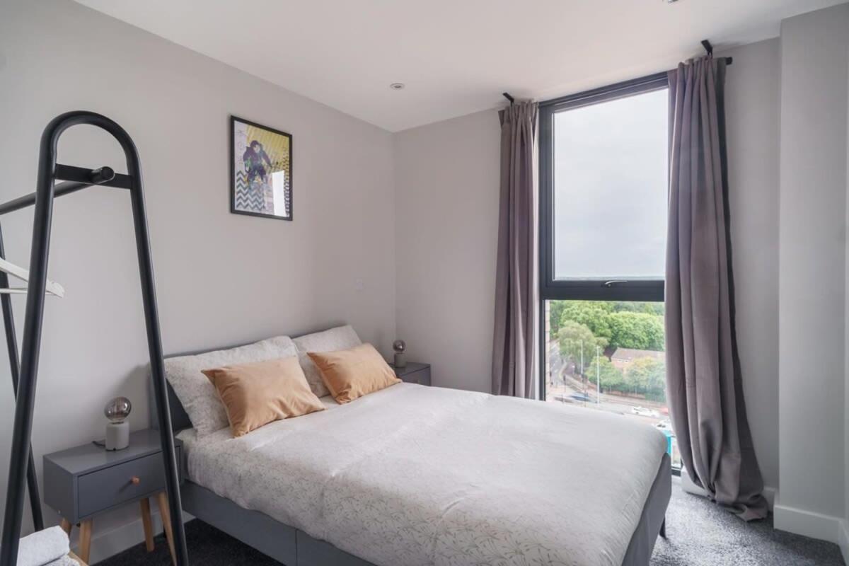 Fantastic 3 Bedroom Manchester Apartment Bagian luar foto