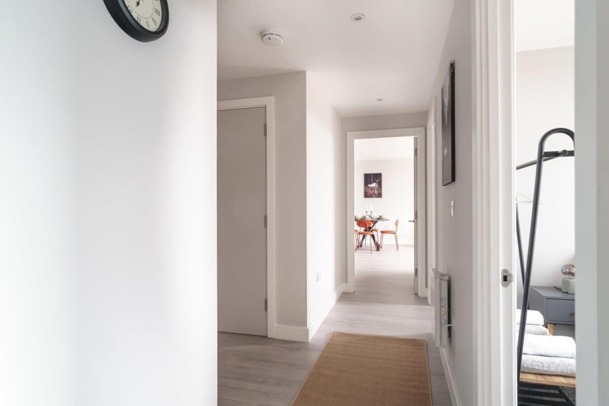 Fantastic 3 Bedroom Manchester Apartment Bagian luar foto