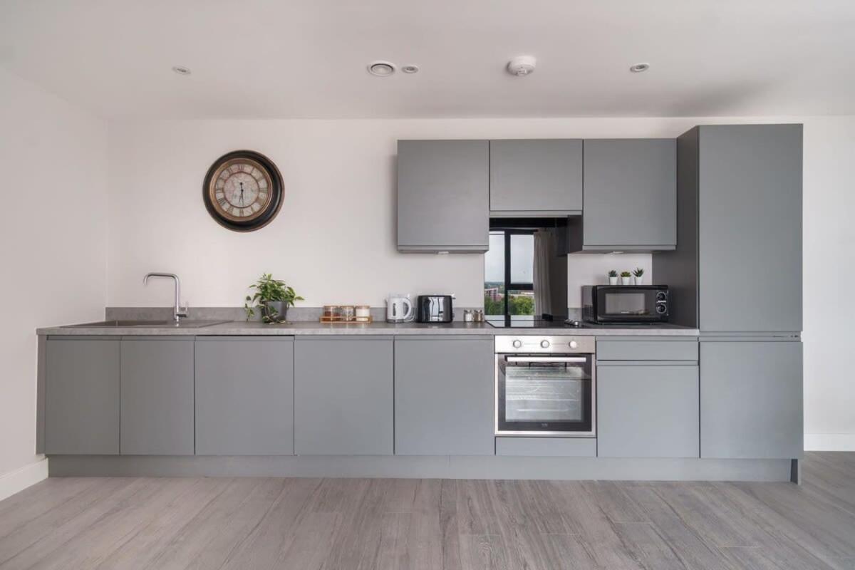 Fantastic 3 Bedroom Manchester Apartment Bagian luar foto
