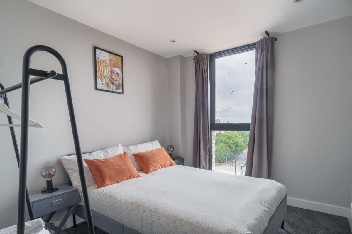 Fantastic 3 Bedroom Manchester Apartment Bagian luar foto