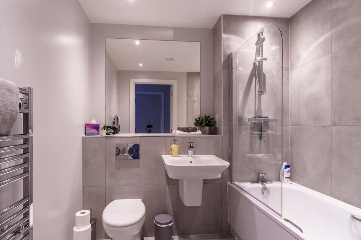 Fantastic 3 Bedroom Manchester Apartment Bagian luar foto