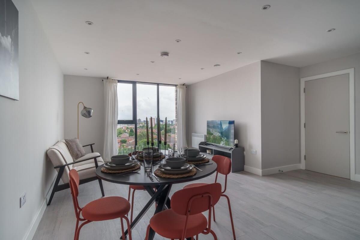 Fantastic 3 Bedroom Manchester Apartment Bagian luar foto